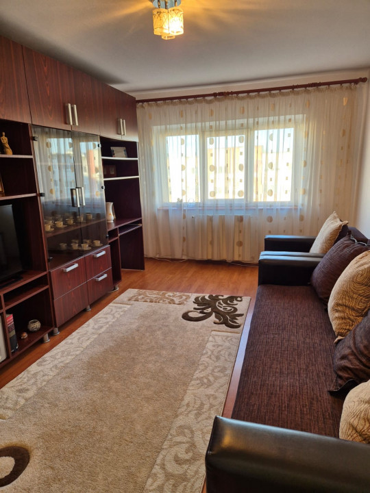 Apartament cu 3 camere in Str Dezrobirii 
