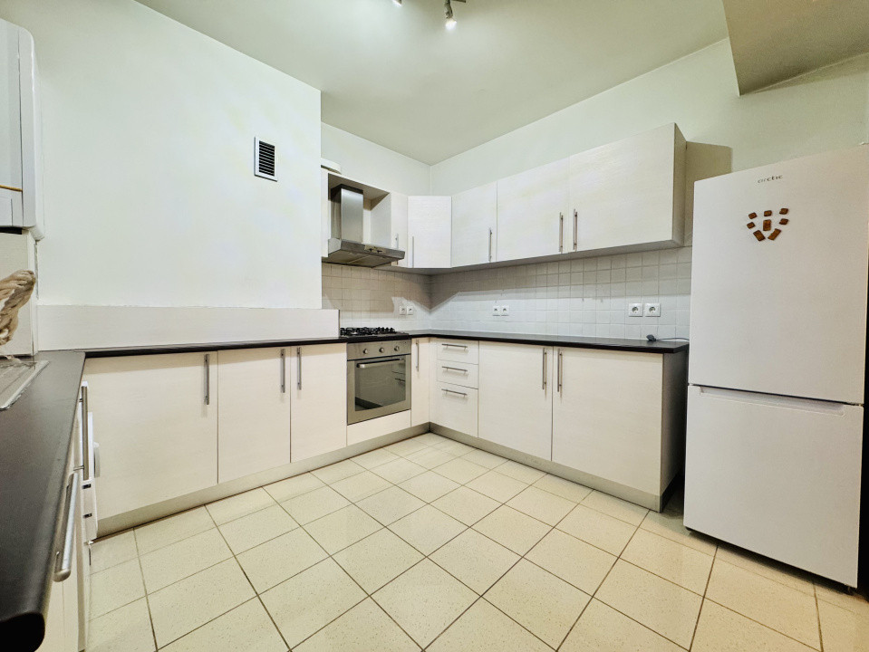 Apartament cu terasa & garaj subteran de Inchiriat in Dristor New Town
