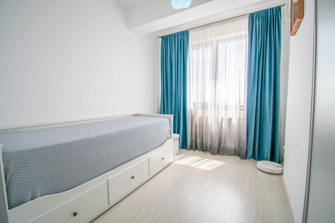 Apartament cu 3 camere,decomandat,metrou Aparatorii Patriei