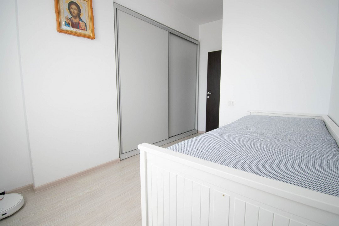 Apartament cu 3 camere,decomandat,metrou Aparatorii Patriei