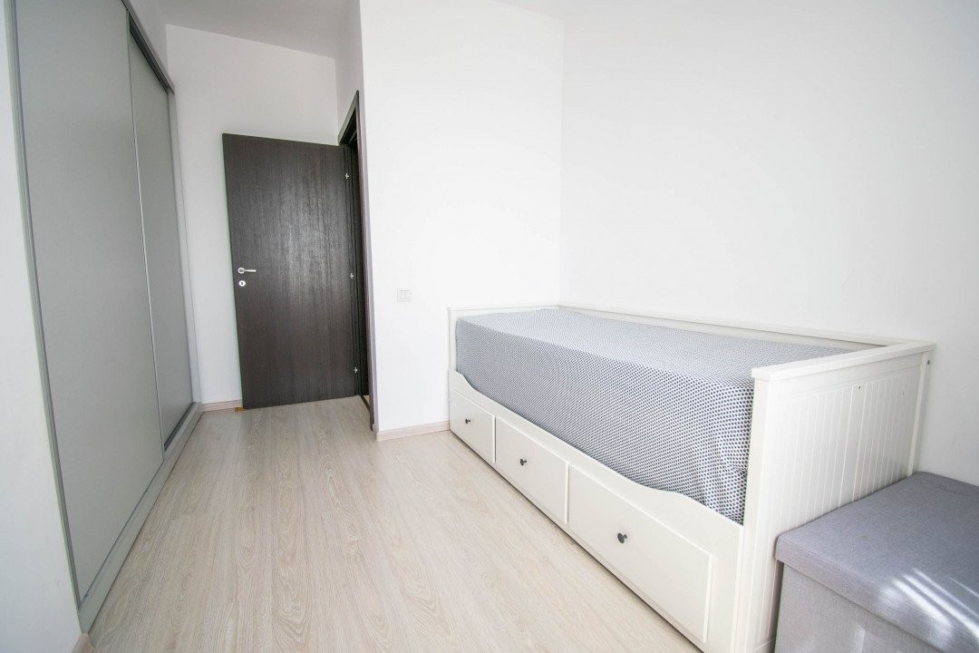 Apartament cu 3 camere,decomandat,metrou Aparatorii Patriei