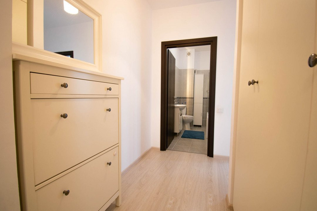 Apartament cu 3 camere,decomandat,metrou Aparatorii Patriei