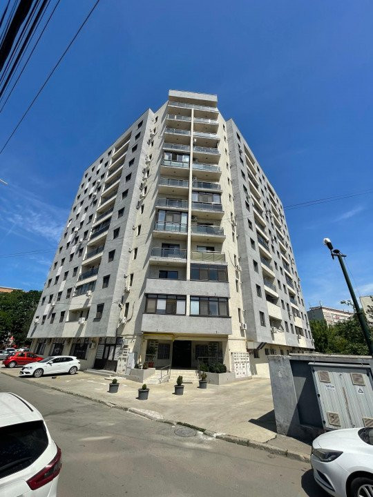 Apartament cu 3 camere,decomandat,metrou Aparatorii Patriei