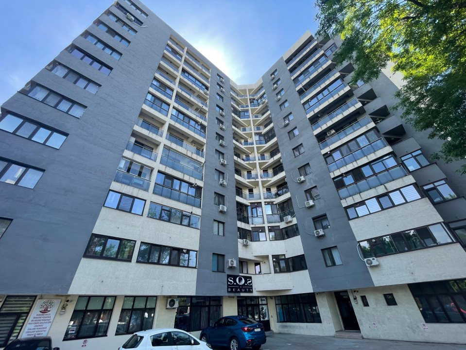 Apartament cu 3 camere,decomandat,metrou Aparatorii Patriei