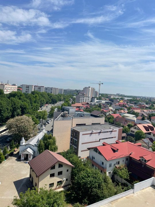 Apartament cu 3 camere,decomandat,metrou Aparatorii Patriei