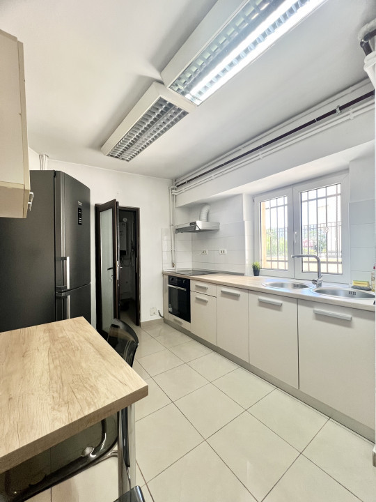 Apartament 3 camere Parc - Metrou Izvor Centrala proprie