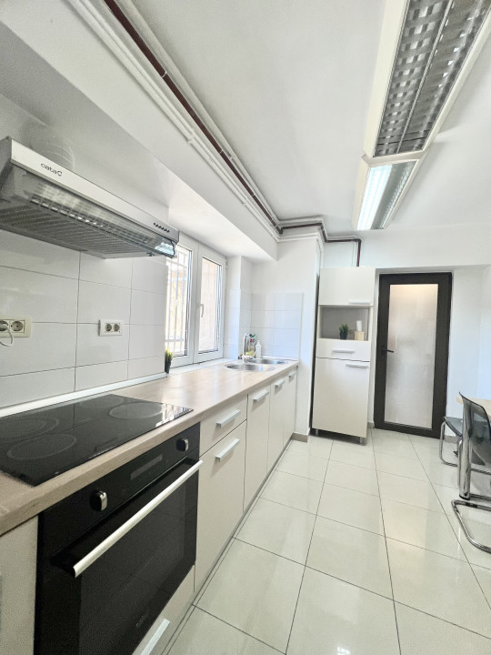 Apartament 3 camere Parc - Metrou Izvor Centrala proprie