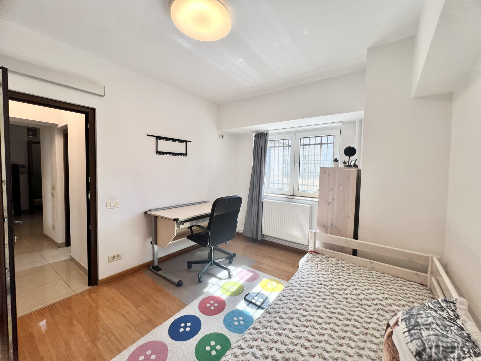 Apartament 3 camere Parc - Metrou Izvor Centrala proprie