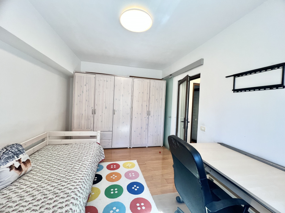 Apartament 3 camere Parc - Metrou Izvor Centrala proprie