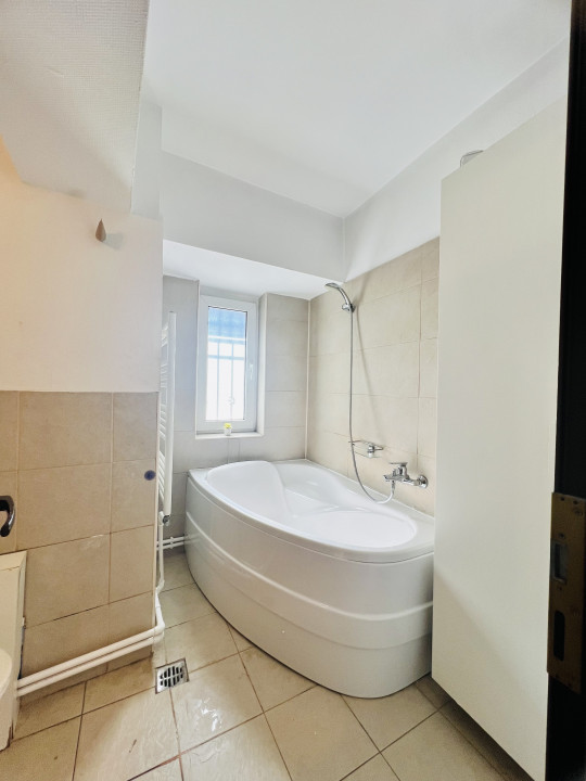 Apartament 3 camere Parc - Metrou Izvor Centrala proprie