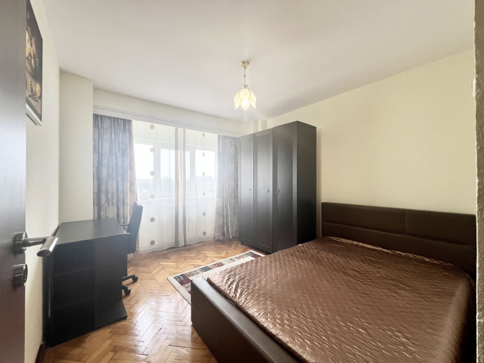 Apartament 3 camere cu centrala proprie si parcare in Bdul Libertatii 