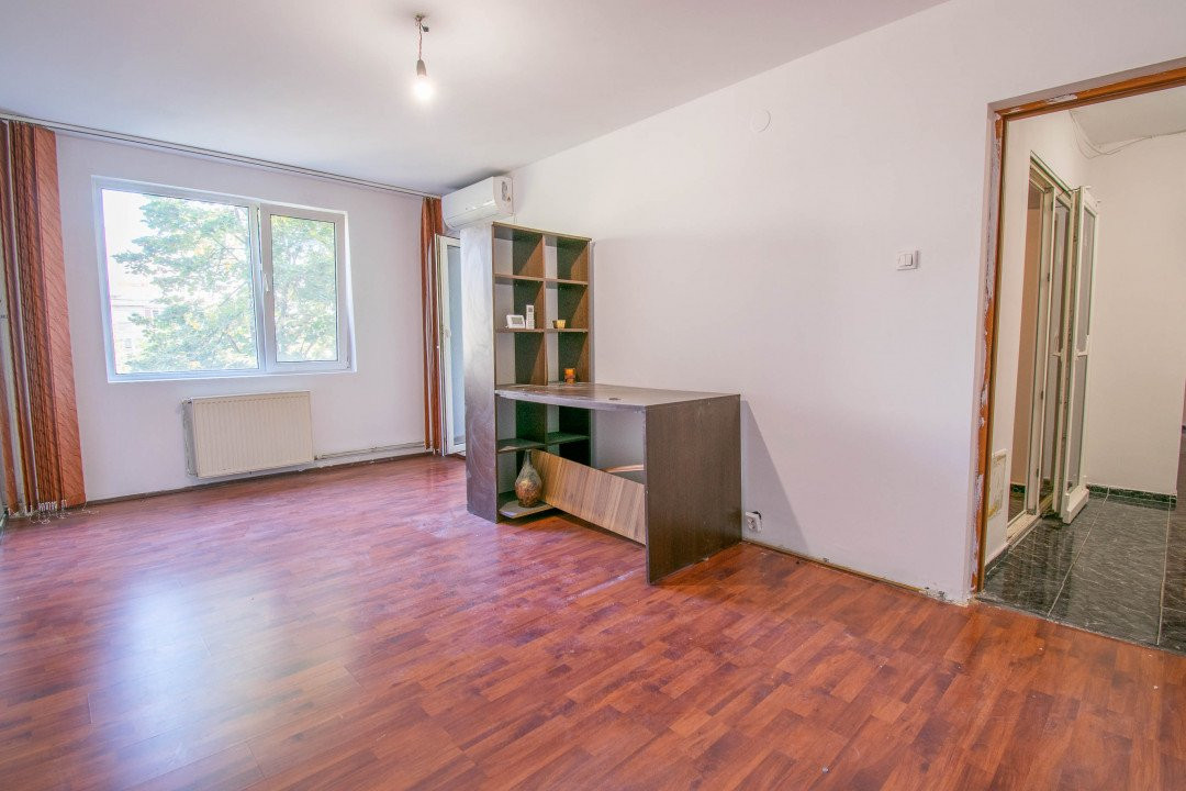 Apartament 3 camere,decomandat-etaj 3,centrala proprie-Metrou Aparatorii Patriei