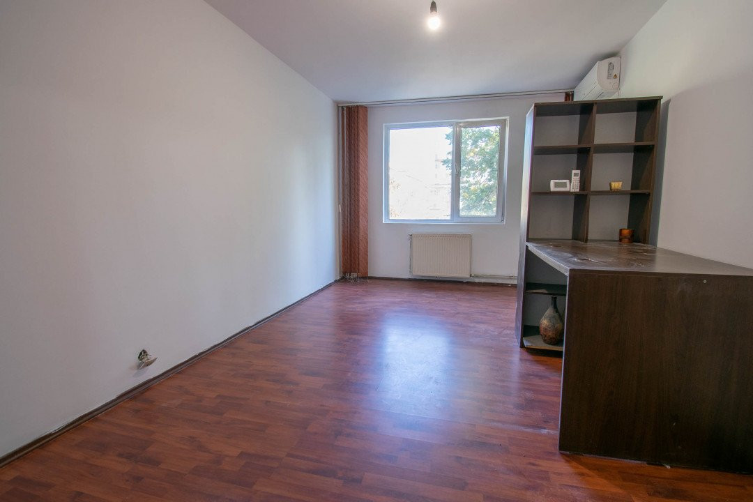 Apartament 3 camere,decomandat-etaj 3,centrala proprie-Metrou Aparatorii Patriei