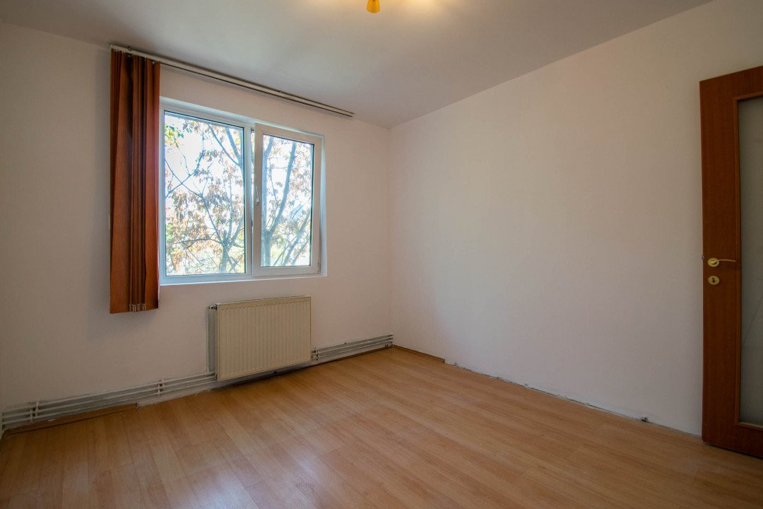 Apartament 3 camere,decomandat-etaj 3,centrala proprie-Metrou Aparatorii Patriei