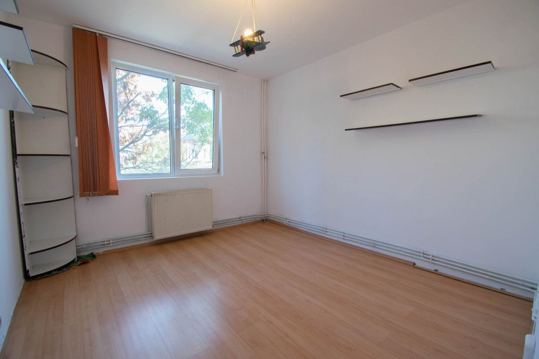 Apartament 3 camere,decomandat-etaj 3,centrala proprie-Metrou Aparatorii Patriei