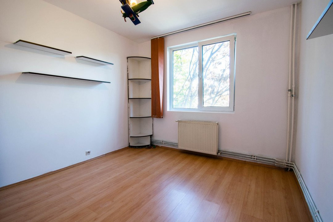 Apartament 3 camere,decomandat-etaj 3,centrala proprie-Metrou Aparatorii Patriei