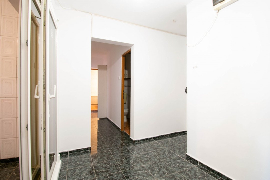 Apartament 3 camere,decomandat-etaj 3,centrala proprie-Metrou Aparatorii Patriei