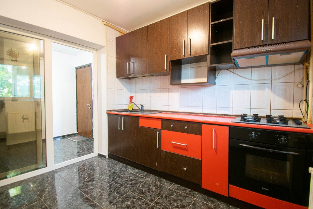 Apartament 3 camere,decomandat-etaj 3,centrala proprie-Metrou Aparatorii Patriei