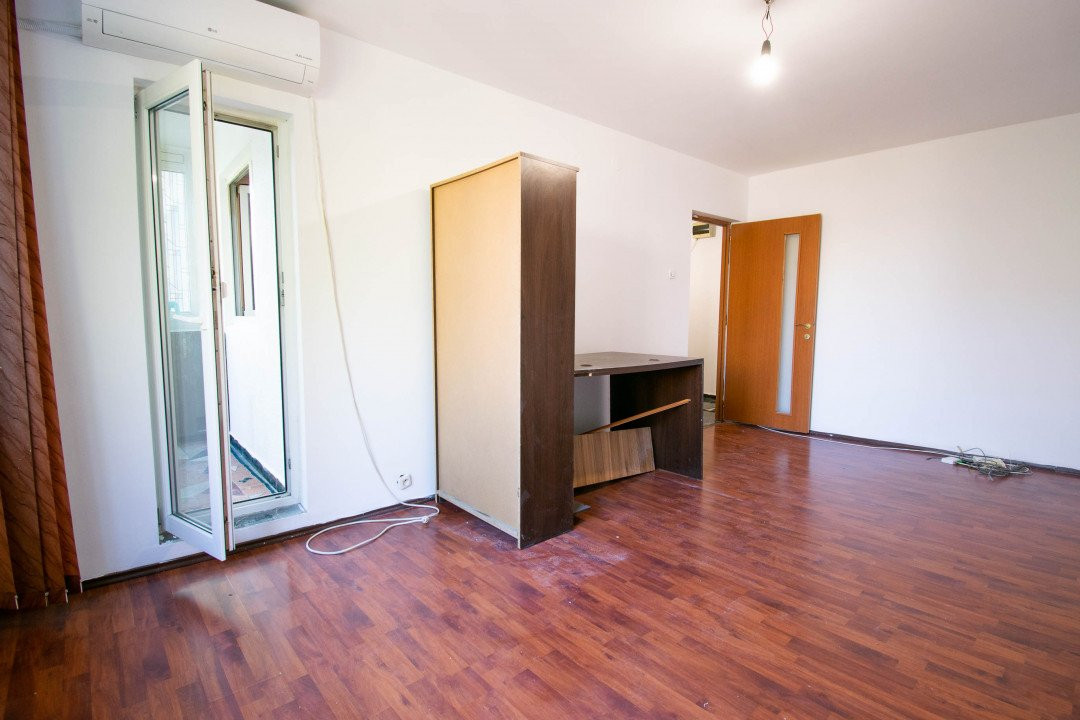 Apartament 3 camere,decomandat-etaj 3,centrala proprie-Metrou Aparatorii Patriei