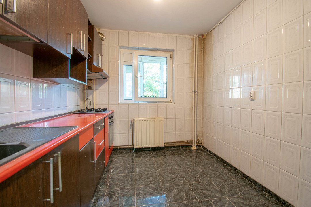 Apartament 3 camere,decomandat-etaj 3,centrala proprie-Metrou Aparatorii Patriei