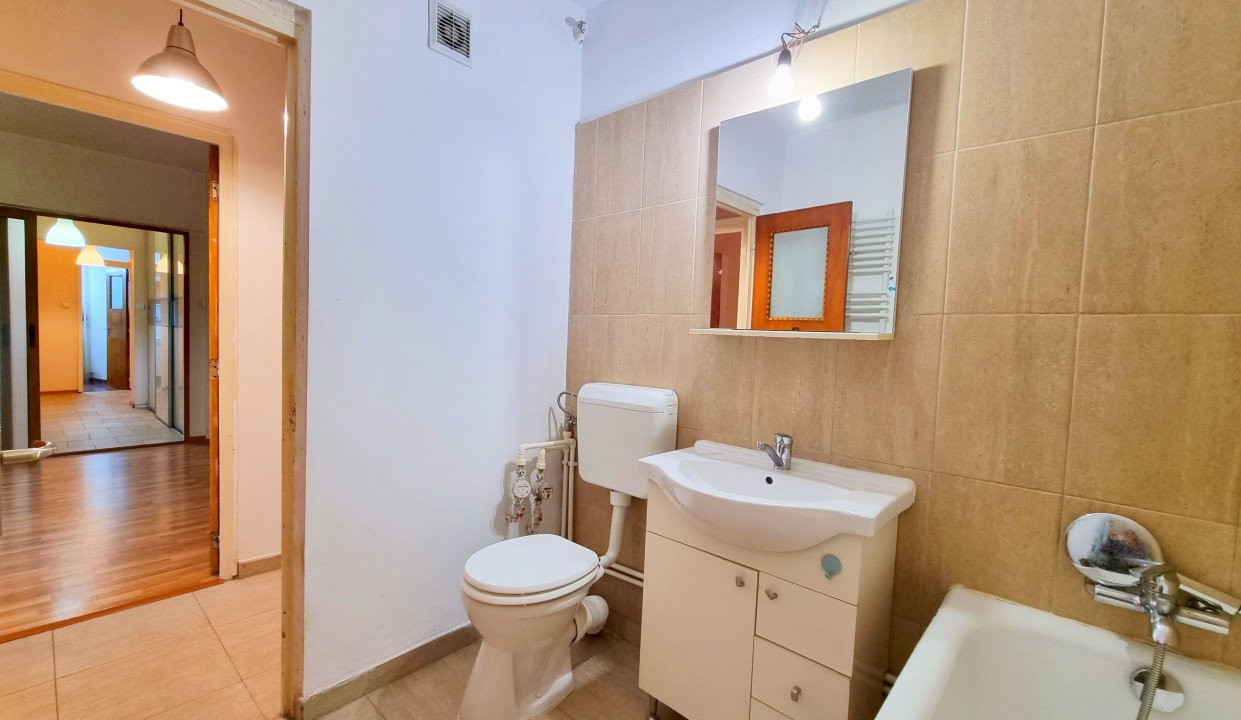 Apartament cu 3 camere, 2 bai an 1985 Dristor, Ramnicu Valcea nr. 33