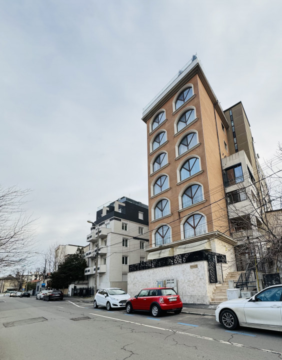 Apartament elegant cu centrală proprie și parcare subterană 