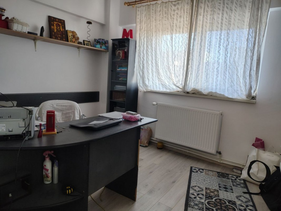 Mosilor 4 camere centrala proprie, decomandat