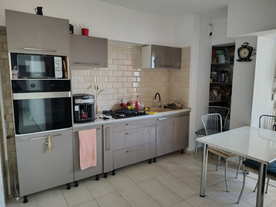 Mosilor 4 camere centrala proprie, decomandat