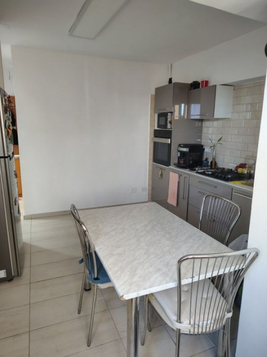 Mosilor 4 camere centrala proprie, decomandat