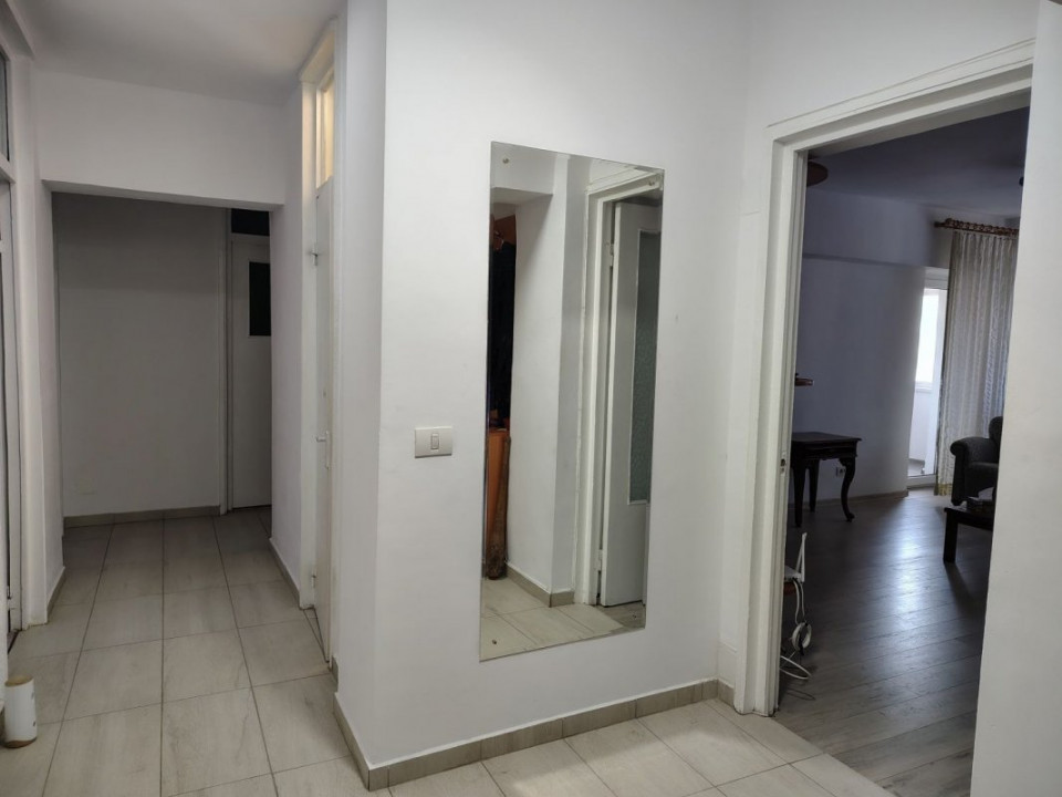 Mosilor 4 camere centrala proprie, decomandat