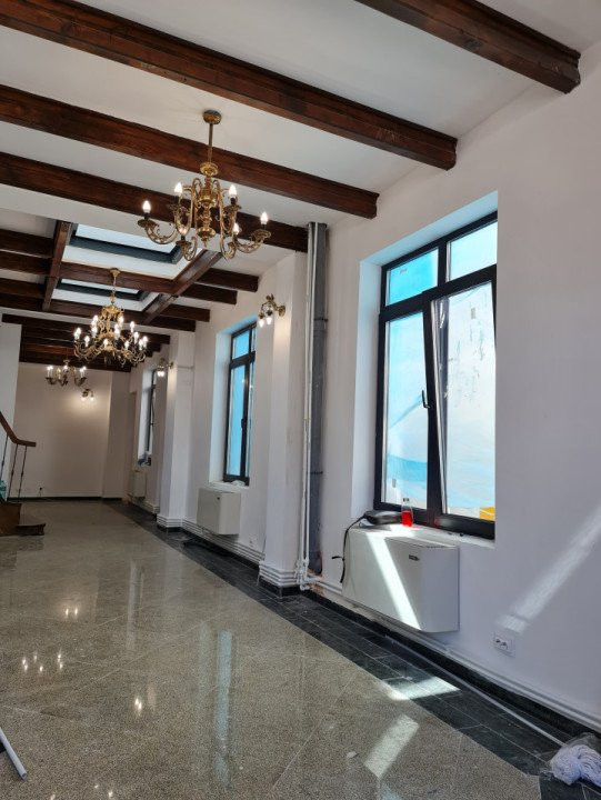 Casa de vanzare 5 camere in zona Unirii