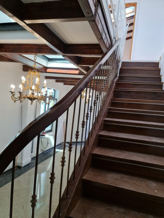 Casa de vanzare 5 camere in zona Unirii