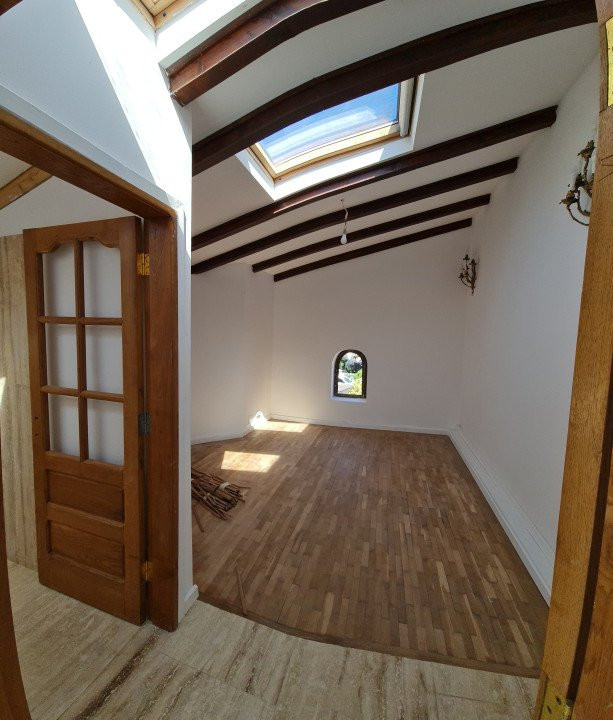 Casa de vanzare 5 camere in zona Unirii