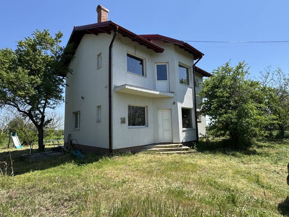 Casa la 30 min de București, în sat Nuci - necesita finisare interioară 