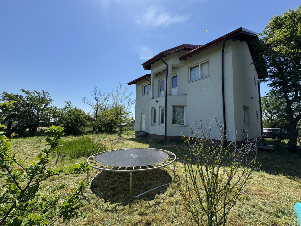 Casa la 30 min de București, în sat Nuci - necesita finisare interioară 