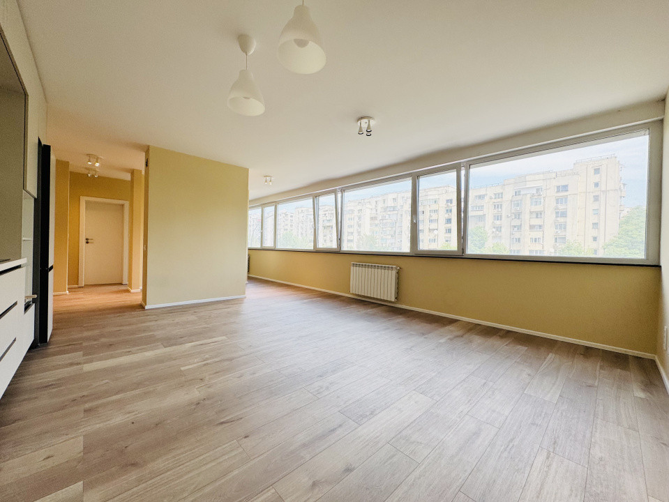 Apartament nou amenajat, situat la Bulevard, ideal Birou, Cabinet
