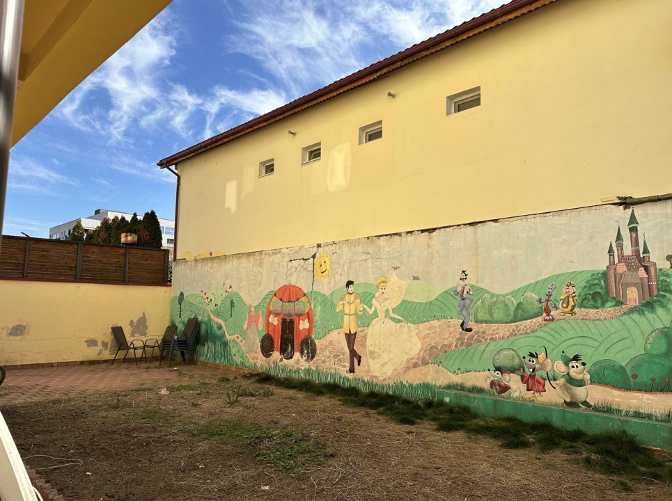 Vila individuala 15 camere - curte totala 300 mp - metrou Mihai Bravu