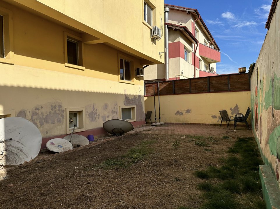Vila individuala 15 camere - curte totala 300 mp - metrou Mihai Bravu