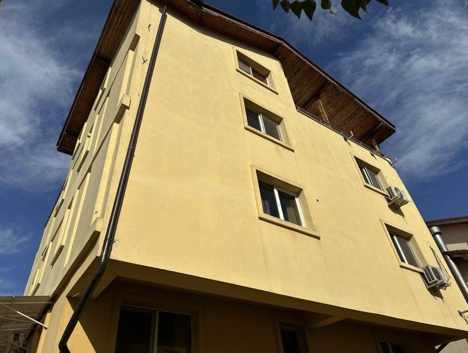 Vila individuala 15 camere - curte totala 300 mp - metrou Mihai Bravu