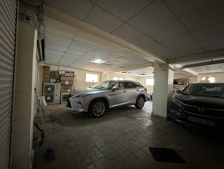 Vila individuala 15 camere - curte totala 300 mp - metrou Mihai Bravu
