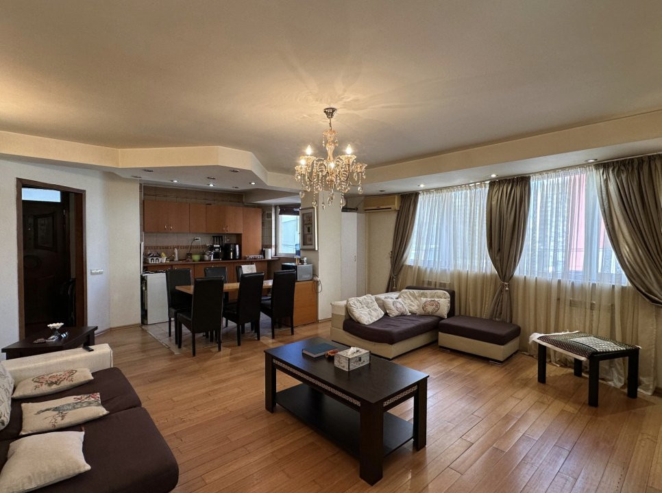 Vila individuala 15 camere - curte totala 300 mp - metrou Mihai Bravu