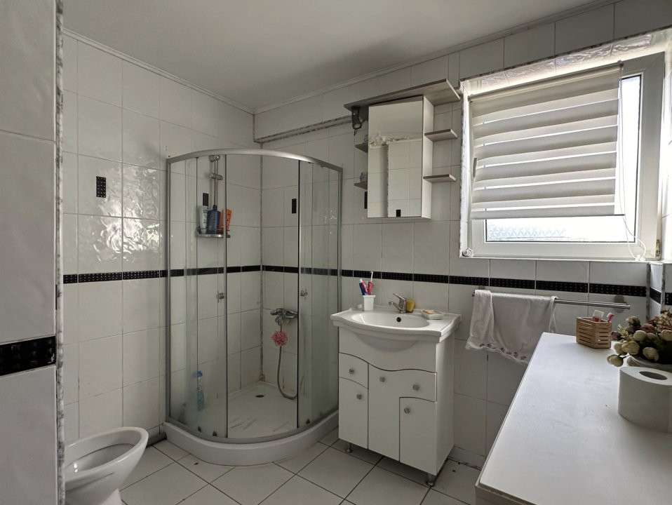 Vila individuala 15 camere - curte totala 300 mp - metrou Mihai Bravu