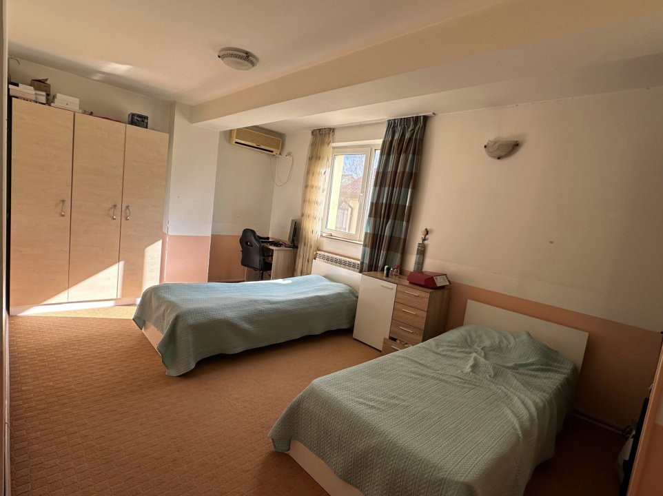 Vila individuala 15 camere - curte totala 300 mp - metrou Mihai Bravu
