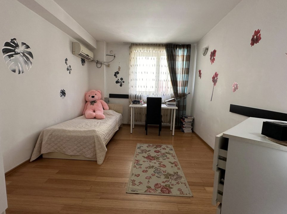 Vila individuala 15 camere - curte totala 300 mp - metrou Mihai Bravu