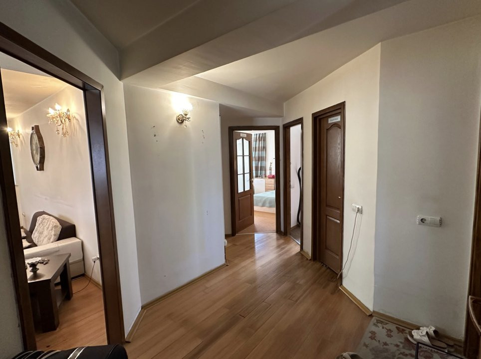 Vila individuala 15 camere - curte totala 300 mp - metrou Mihai Bravu