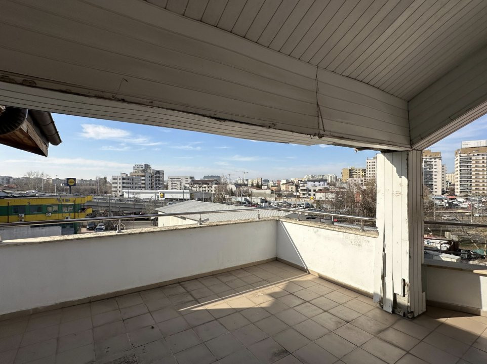 Vila individuala 15 camere - curte totala 300 mp - metrou Mihai Bravu