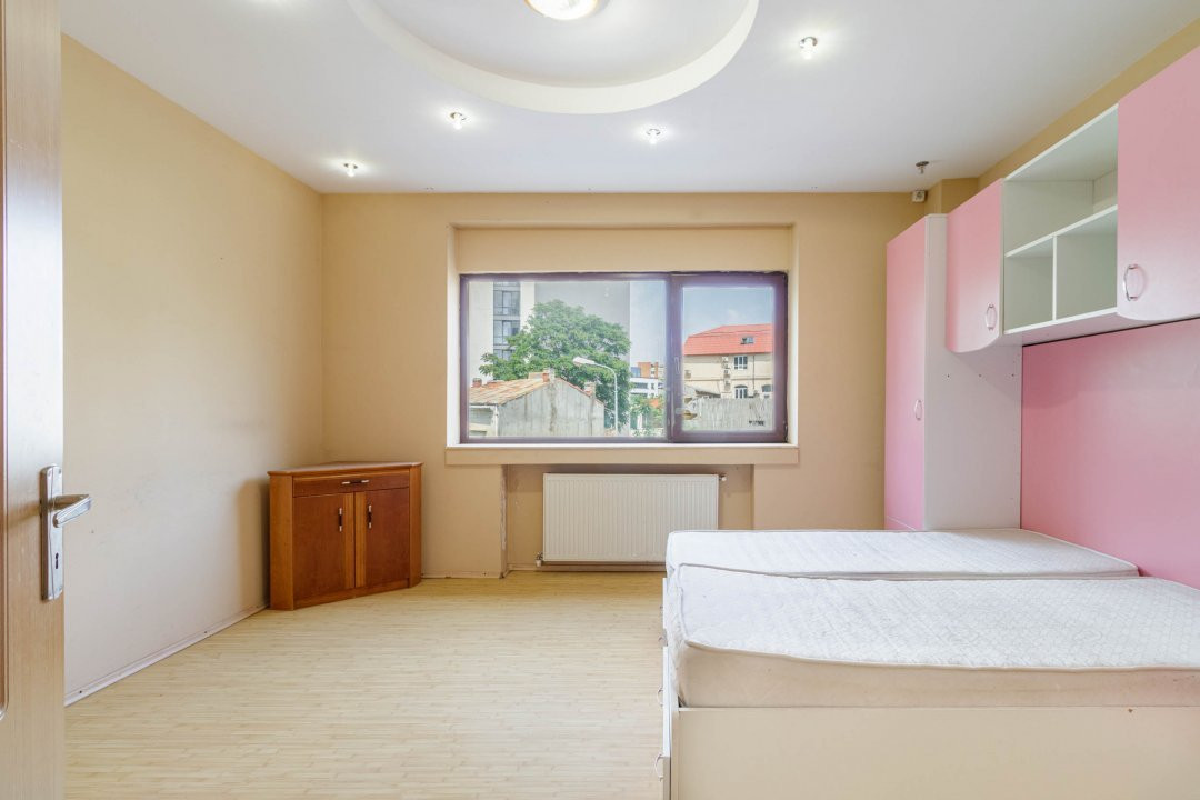 Apartament zona 0 bloc interbelic consolidat