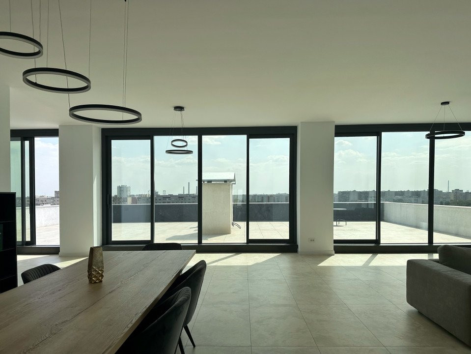 Visează la înălțime! Descoperă un penthouse de lux cu priveliști spectaculoase