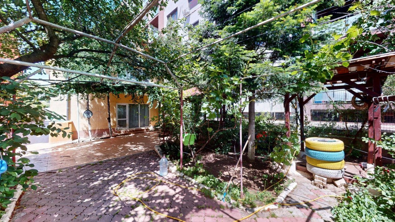 De vanzare Casa / Vila + Teren liber 420 mp + Piscina  Zona Prelungirea Ghencea
