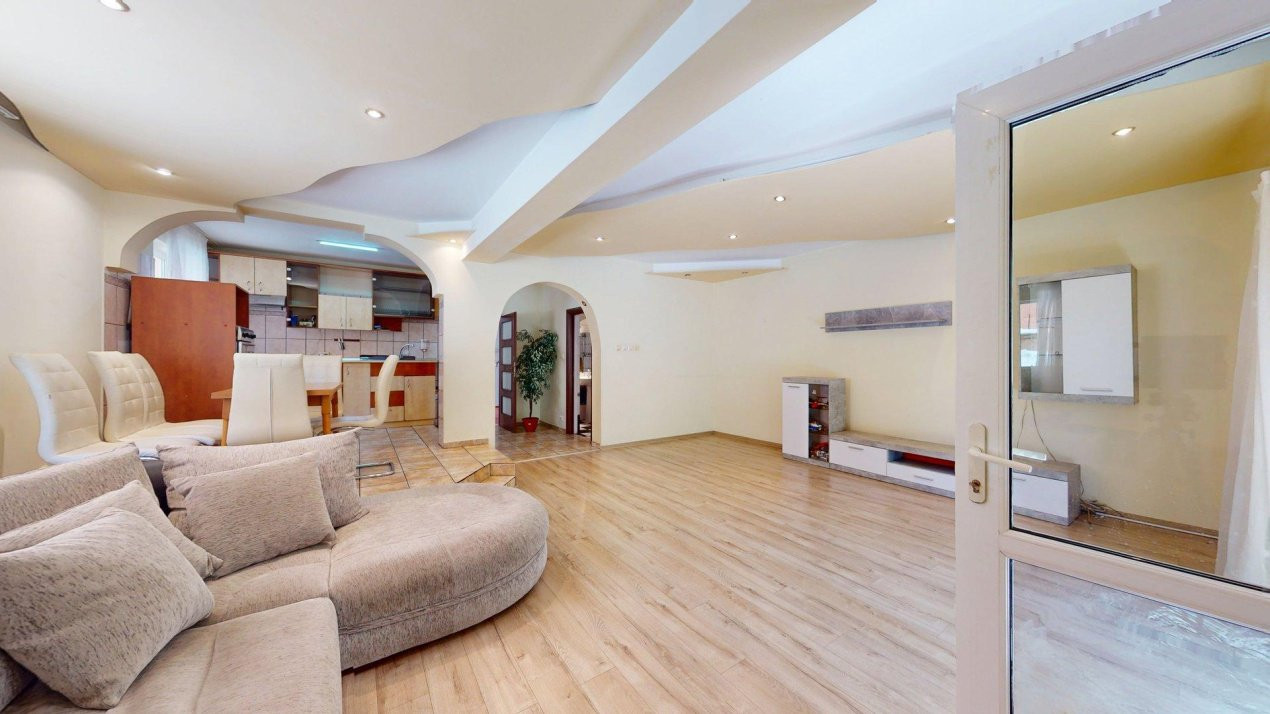 De vanzare Casa / Vila + Teren liber 420 mp + Piscina  Zona Prelungirea Ghencea